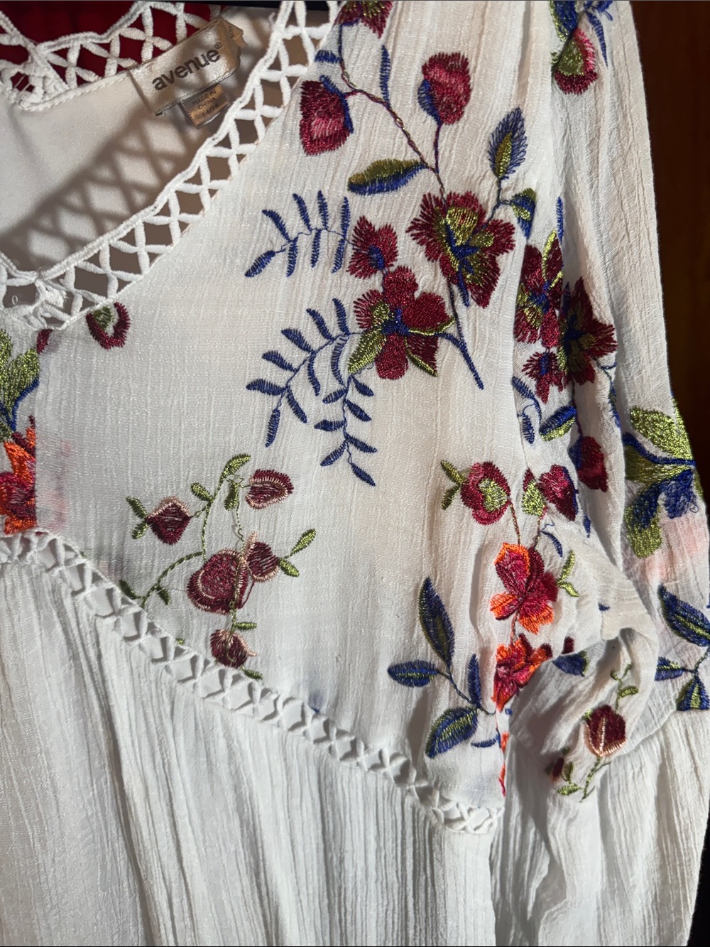 Avenue White Midi Dress with Multicolor Floral Embroidery - Picture 2 of 2